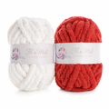 Kit coussin 40x40 cm en fil de chenille XXL, blanc et rouge, deux pelotes prizes emballées en étiquette fil de miel.