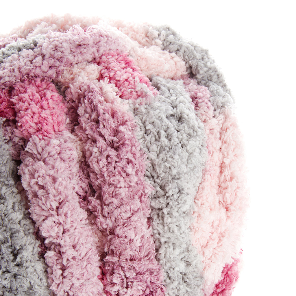 Couverture en peluche multicolore épaisse avec des tons rose, gris et blanc, texture fluffy pour Brum Poudré