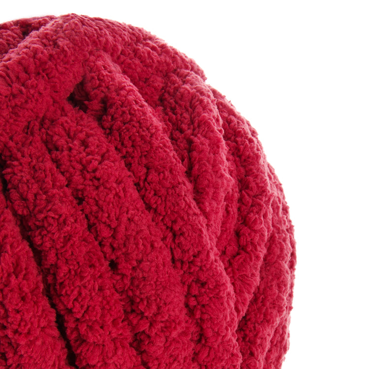 Fil XXL tricoté en laine chenille rouge, texture bouclée et moelleuse, gros fil pour travaux à la main.