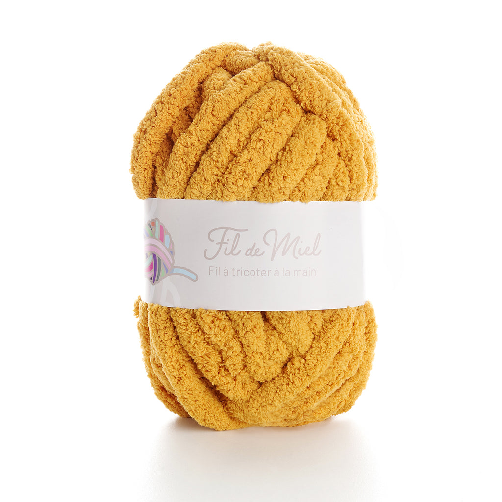 Pelote jaune Or Moutarde en fil chenille épais, avec étiquette “Fil de Miel” et motif arc-en-ciel.