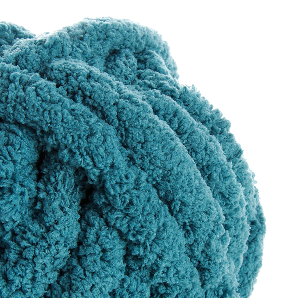 Texure bouclée et dense de laine/de peluche bleu lagune, gros plan sur le matériau textile.