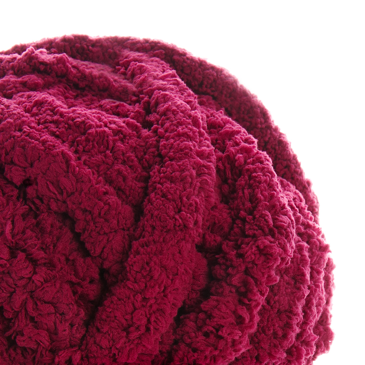 Boule de laine bouclée couleur Bordeaux rouge, texture dense et pelucheuse.