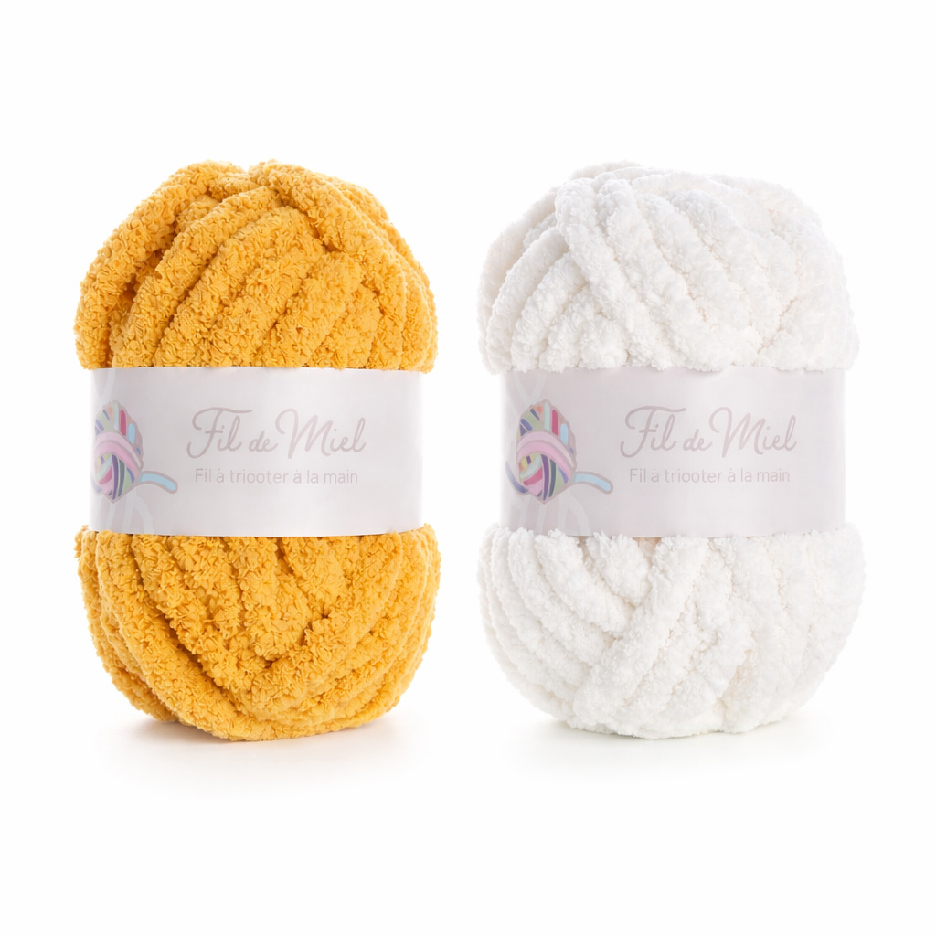 Deux pelotes chenille jaune et blanche de Fil de Miel, forment un kit coussin 40x40 cm, motifs pelucheux XXL.