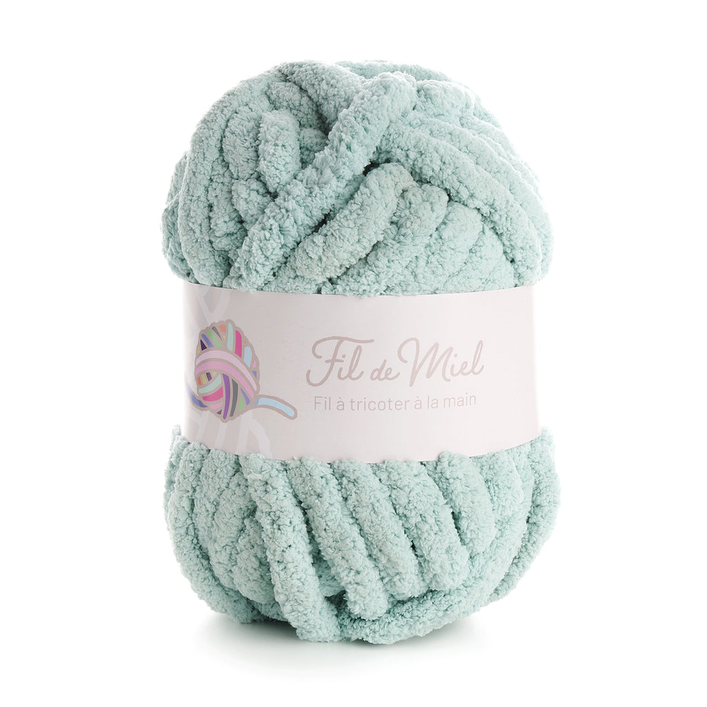 Pelote de fil éponge moelleux couleur vert d'eau, avec étiquette « Fil de Miel » et motif pelote de laine.