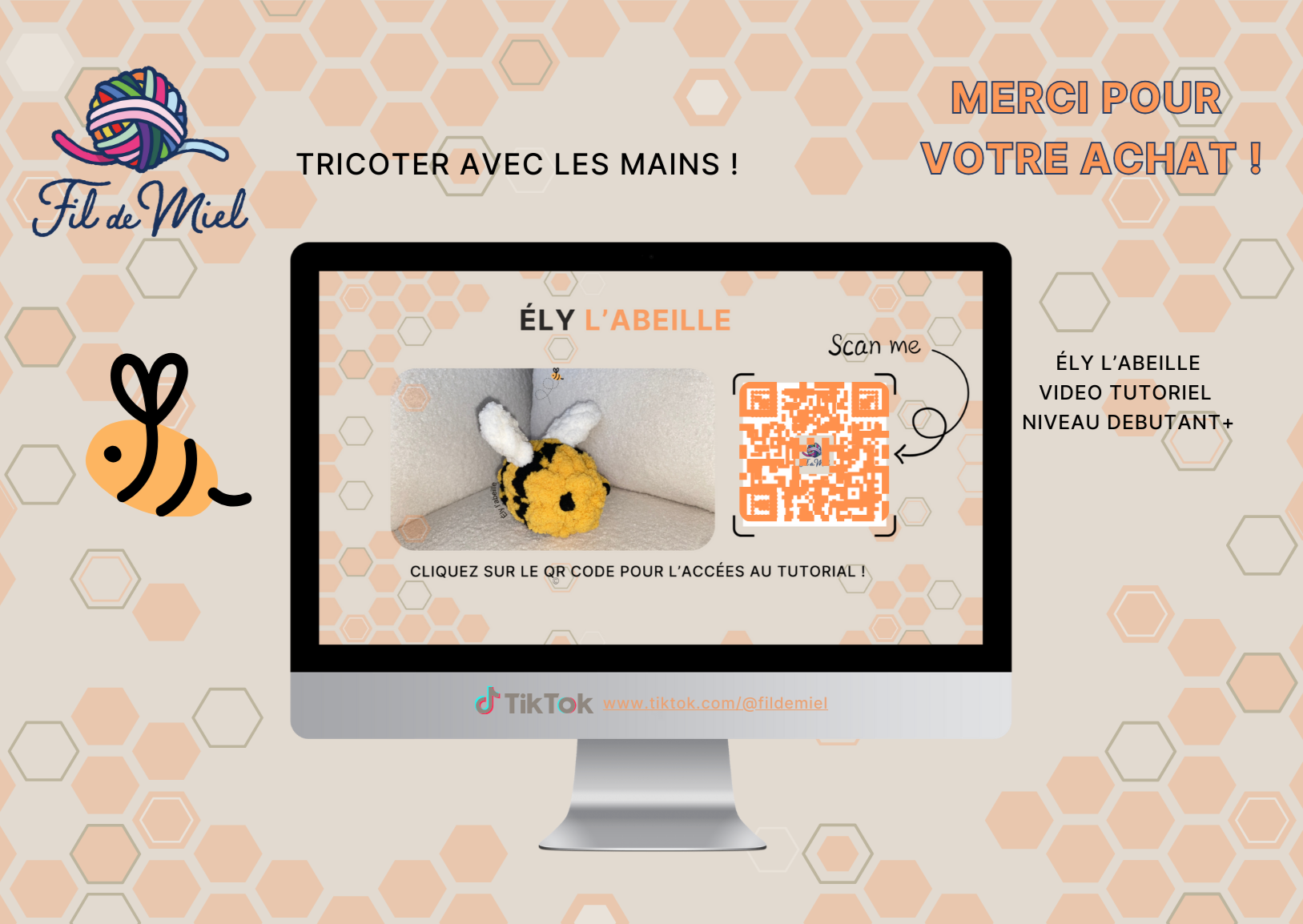 Tutoriel vidéo Ély l’abeille: écran d’ordinateur montrant un QR code et une peluche abeille; logo Fil de Miel et motif miel sur l’arrière-plan.