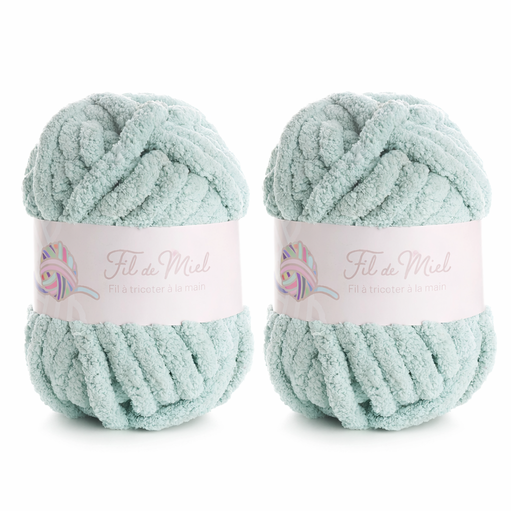 Kit coussin 40x40 cm en fil chenille XXL, deux pelotes couleur menthe, texture pelucheux ultra doux.