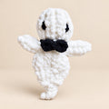 Fantôme blanc avec nœud papillon noir en fil chenille XXL – Fil de Miel